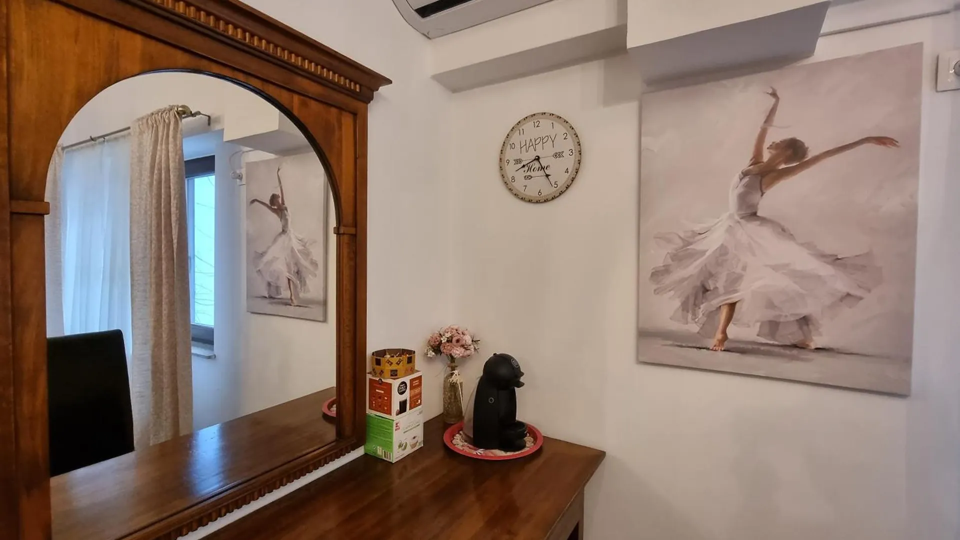 Apartment Room 27 @ Arc De Triomphe Bucharest Romania