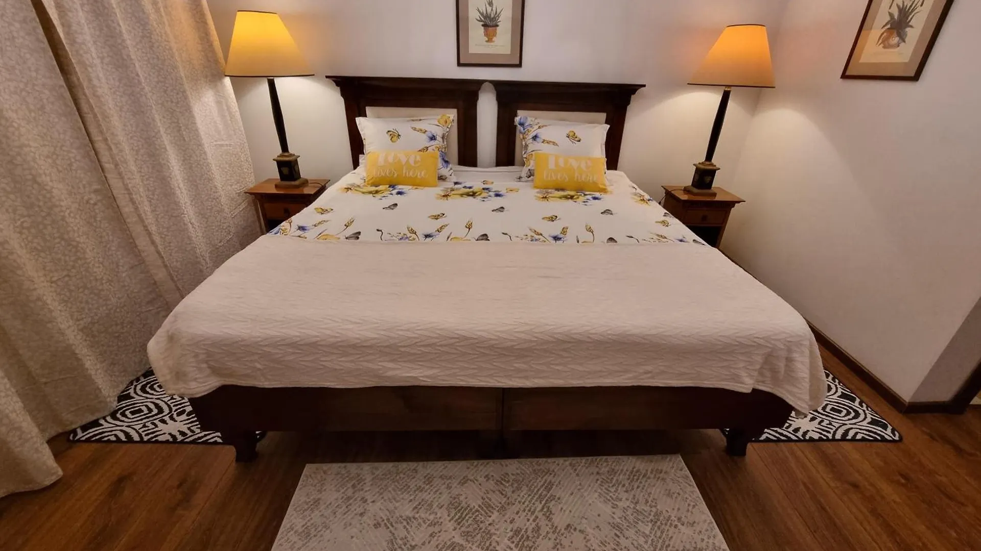 Apartment Room 27 @ Arc De Triomphe Bucharest Romania